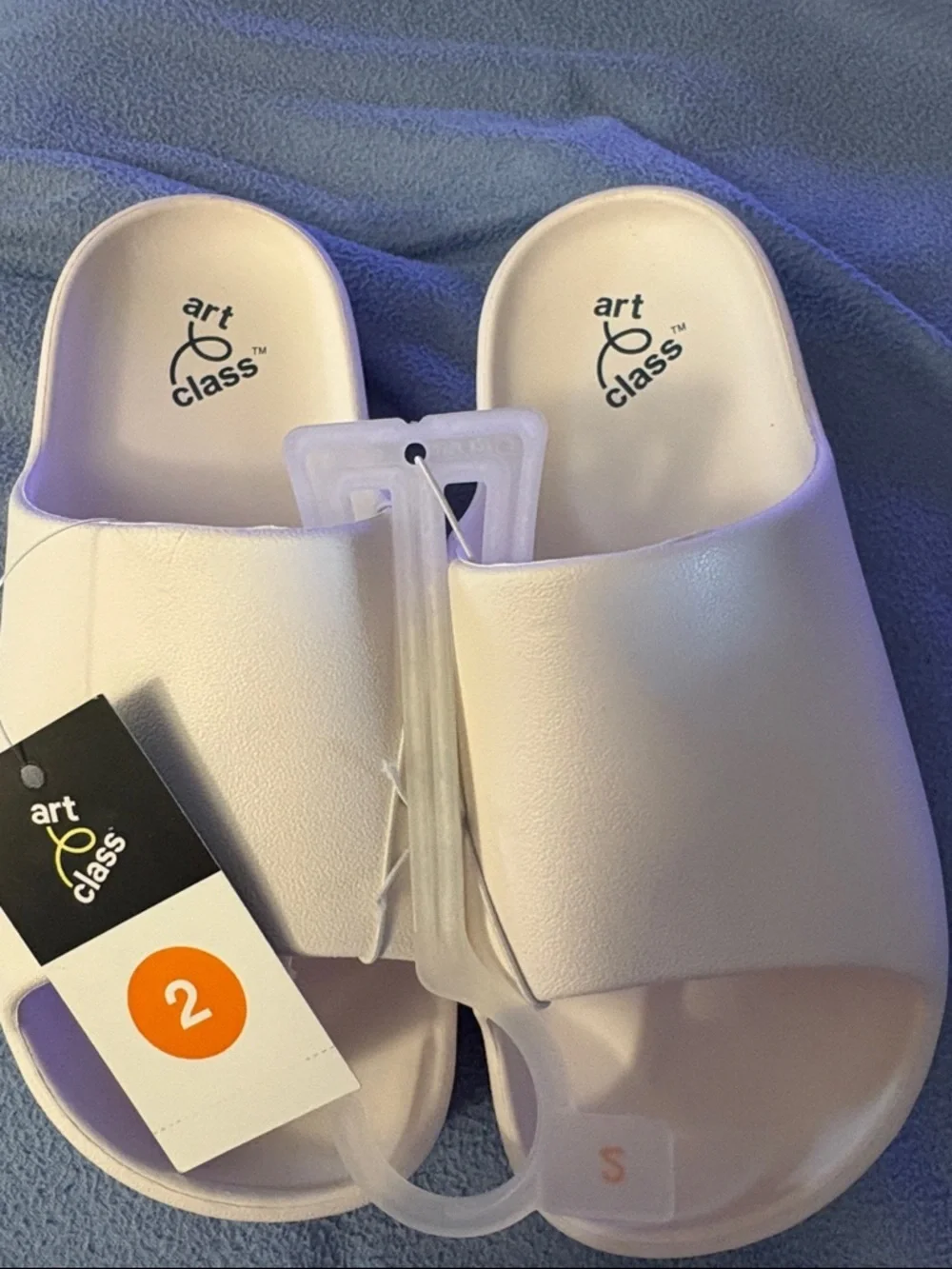 NWT- Youth 2 Art Class off White  Slip on sandals Flip-flop  Beach Waterproof